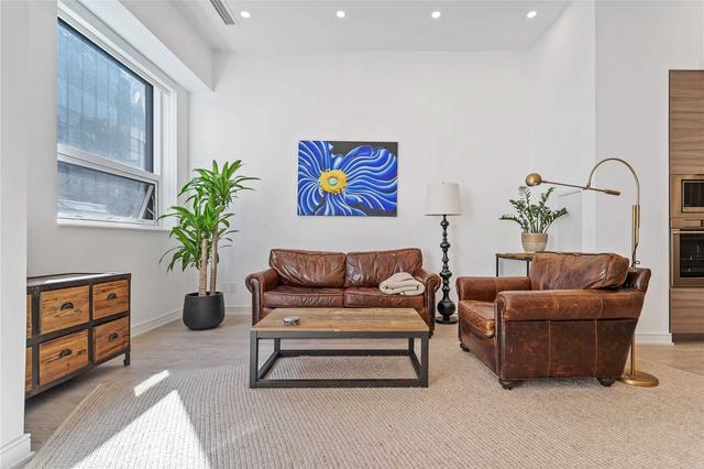 504 - 88 Scott St, Condo with 2 bedrooms, 2 bathrooms and 1 parking in Toronto ON | Image 2