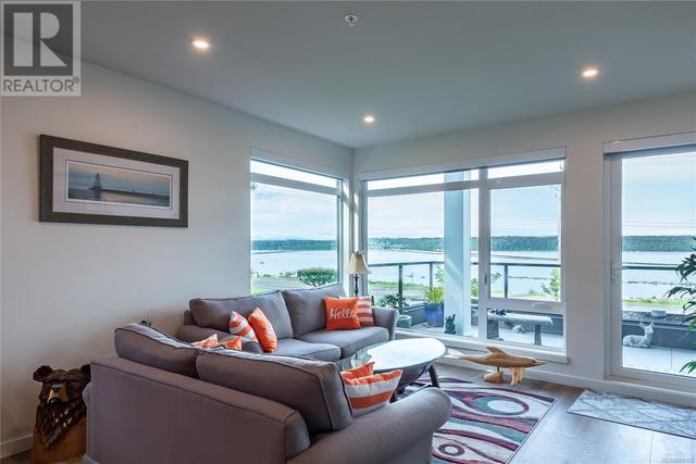 201 - 684 Island Hwy S, Condo with 2 bedrooms, 2 bathrooms and 1 parking in Campbell River BC | Image 1