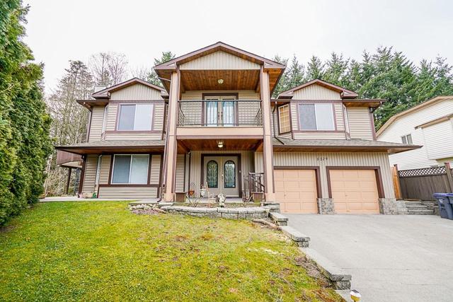 8229 167a Street, House detached with 6 bedrooms, 4 bathrooms and 6 parking in Surrey BC | Image 2