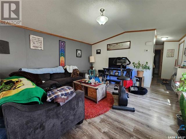 305 5th Avenue, Home with 3 bedrooms, 2 bathrooms and null parking in Caronport SK | Image 4