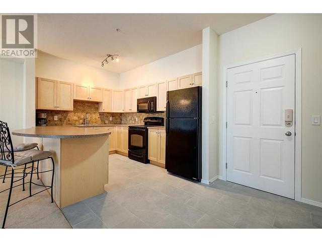 1416 - 1875 Country Club Drive, Condo with 2 bedrooms, 2 bathrooms and 2 parking in Kelowna BC | Image 8
