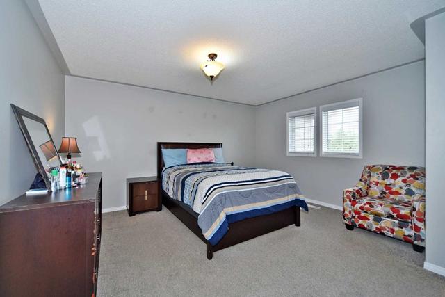 63 Candlebrook Dr, House attached with 3 bedrooms, 3 bathrooms and 3 parking in Whitby ON | Image 7