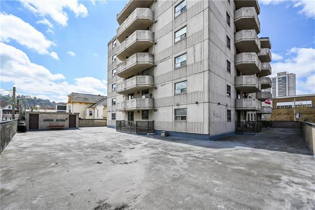 303 - 21 East Avenue S, Condo with 2 bedrooms, 2 bathrooms and 1 parking in Hamilton ON | Image 9
