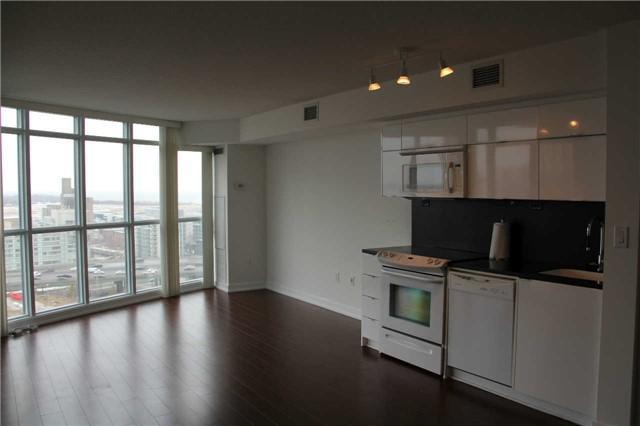 1806 - 21 Iceboat Terr, Condo with 2 bedrooms, 2 bathrooms and 1 parking in Toronto ON | Image 6