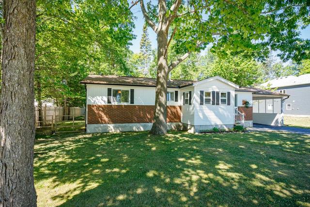 158 Zoo Park Rd, House detached with 2 bedrooms, 1 bathrooms and 4 parking in Wasaga Beach ON | Image 1