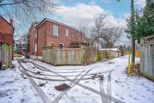 8 Yarmouth Gdns, House semidetached with 4 bedrooms, 3 bathrooms and 1 parking in Toronto ON | Image 19