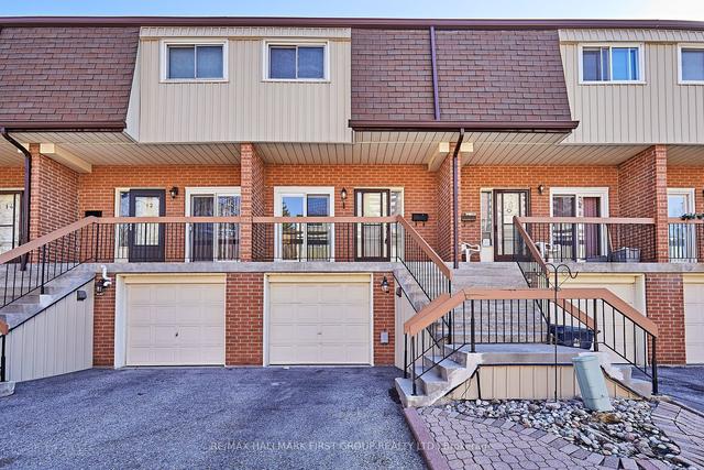 11 - 152 Homestead Rd, Townhouse with 3 bedrooms, 2 bathrooms and 2 parking in Toronto ON | Image 1