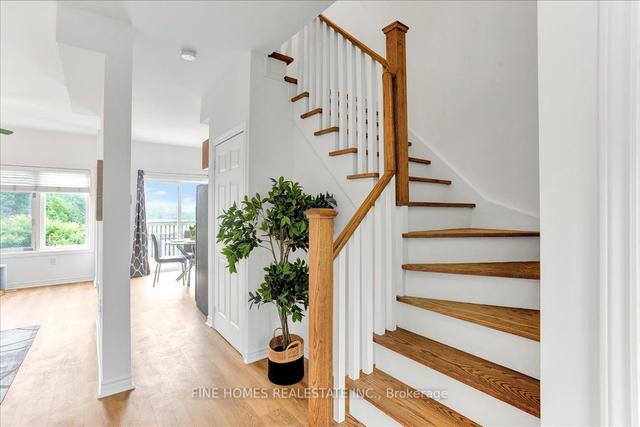 50 Humber St, House detached with 3 bedrooms, 3 bathrooms and 5 parking in Barrie ON | Image 2