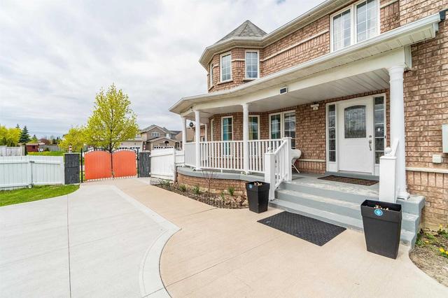 1 Fletchers Creek Blvd, House detached with 4 bedrooms, 5 bathrooms and 6 parking in Brampton ON | Image 2