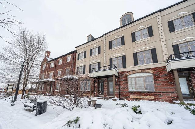 10392 Keele St, House attached with 3 bedrooms, 4 bathrooms and 2 parking in Vaughan ON | Image 12
