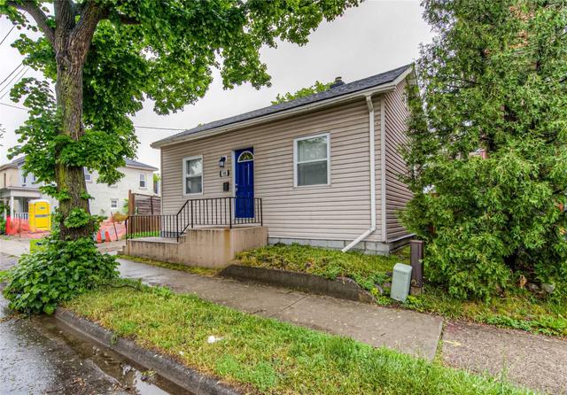 308 Dalhousie St, House detached with 2 bedrooms, 1 bathrooms and 2 parking in Brantford ON | Image 1