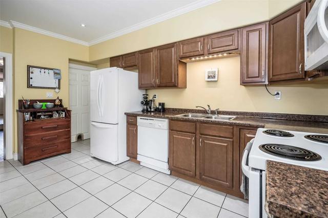 256 Wellington St N, House detached with 3 bedrooms, 1 bathrooms and 2 parking in Hamilton ON | Image 3