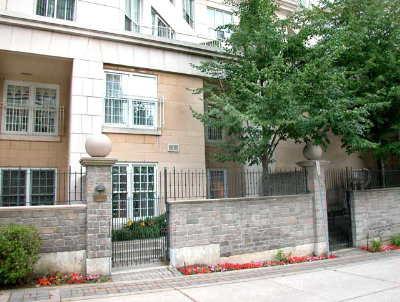 th101 - 2287 Lake Shore Blvd W, Townhouse with 2 bedrooms, 3 bathrooms and 2 parking in Toronto ON | Image 2