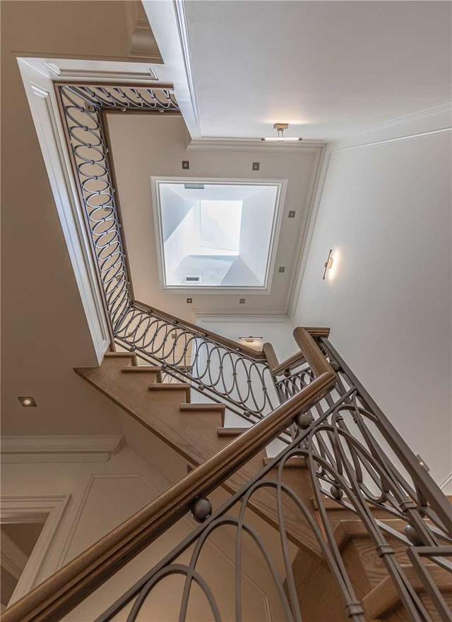 523 Vesta Dr, House detached with 4 bedrooms, 7 bathrooms and 6 parking in Toronto ON | Image 3