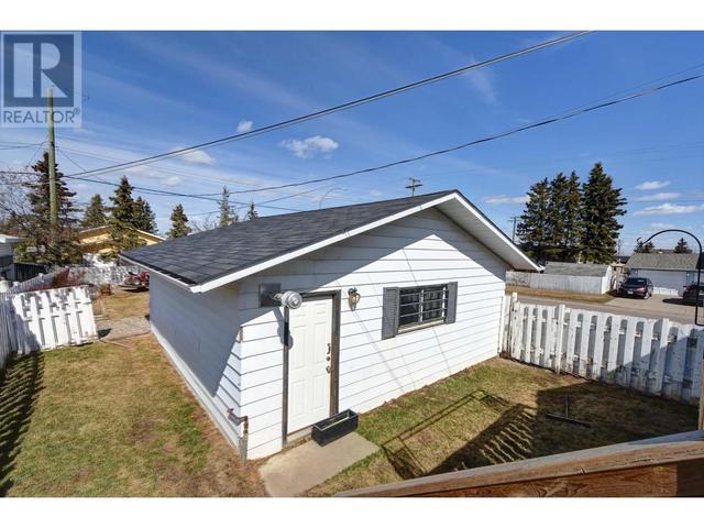 9604 82 Street, House detached with 3 bedrooms, 2 bathrooms and null parking in Fort St. John BC | Image 35