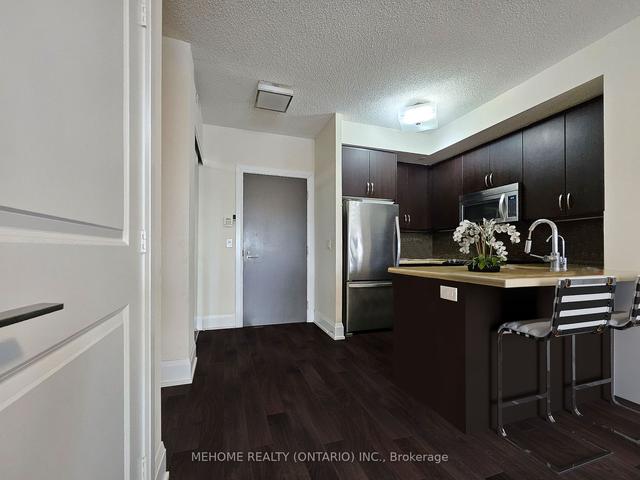 916 - 1 Old Mill Dr, Condo with 2 bedrooms, 2 bathrooms and 1 parking in Toronto ON | Image 6