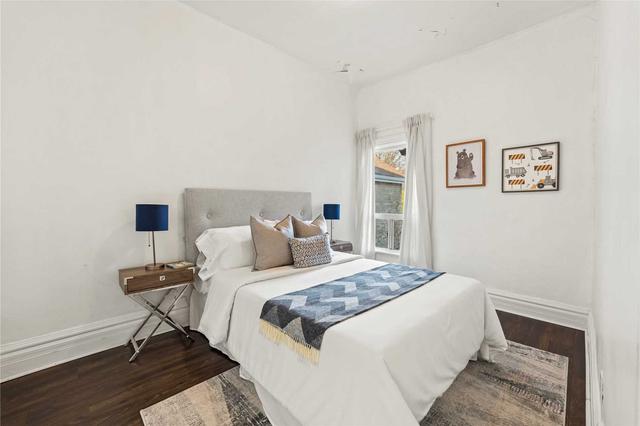 211 Shaw St, House semidetached with 3 bedrooms, 2 bathrooms and 2 parking in Toronto ON | Image 15