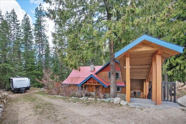 3195 Heddle Road, House detached with 3 bedrooms, 2 bathrooms and null parking in Central Kootenay F BC | Image 56