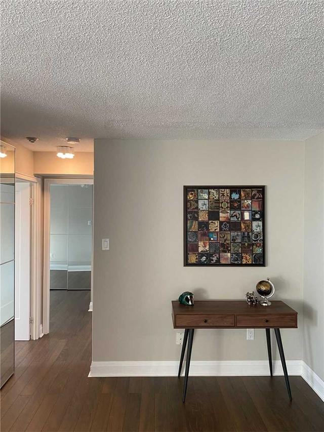 1411 - 300 Webb Dr, Condo with 2 bedrooms, 1 bathrooms and 1 parking in Mississauga ON | Image 3