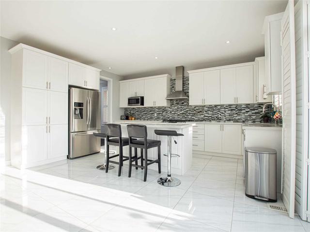 23 Chaumont Dr, House detached with 4 bedrooms, 5 bathrooms and 7 parking in Hamilton ON | Image 3