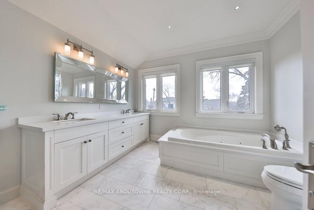8 Bywood Dr, House detached with 4 bedrooms, 5 bathrooms and 5 parking in Toronto ON | Image 9