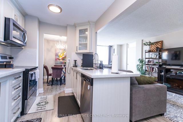 803 - 3170 Kirwin Ave, Condo with 3 bedrooms, 2 bathrooms and 1 parking in Mississauga ON | Image 8