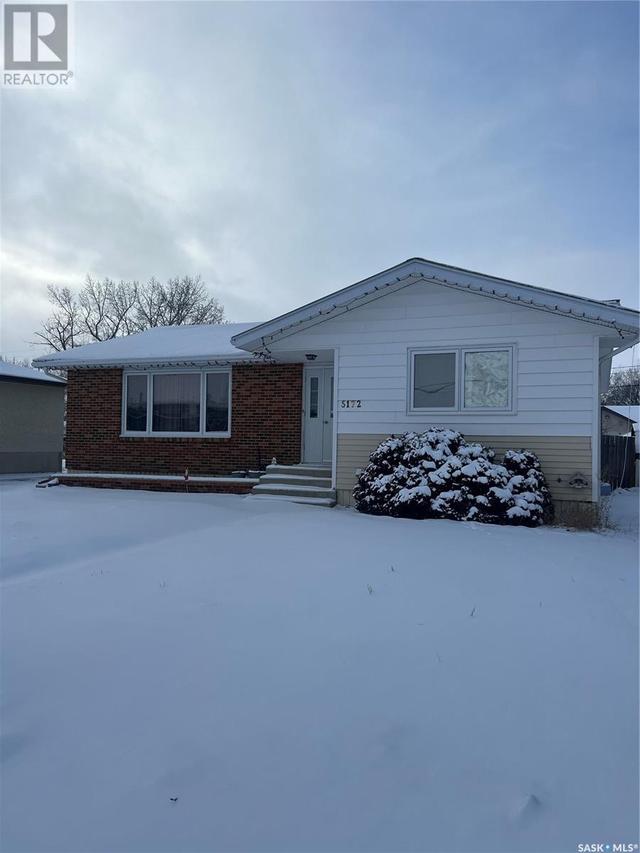 5172 Kings Avenue, House detached with 4 bedrooms, 3 bathrooms and null parking in Gull Lake SK | Image 1