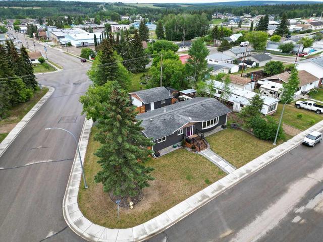 4920 47 Avenue, House detached with 5 bedrooms, 2 bathrooms and 2 parking in Yellowhead County AB | Image 32