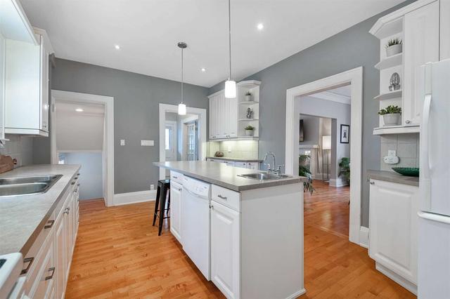60 Church St, House detached with 3 bedrooms, 2 bathrooms and 5 parking in Toronto ON | Image 2