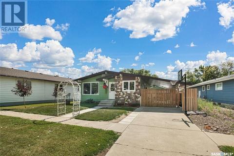 2017 9th Street, Rosthern, SK, S0K4R0 | Card Image