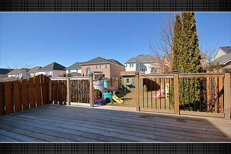 81 Zachary Pl, House attached with 3 bedrooms, 3 bathrooms and 2 parking in Whitby ON | Image 9