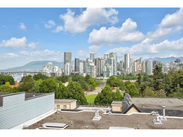 8 - 973 W 7th Avenue, House attached with 2 bedrooms, 2 bathrooms and null parking in Vancouver BC | Card Image