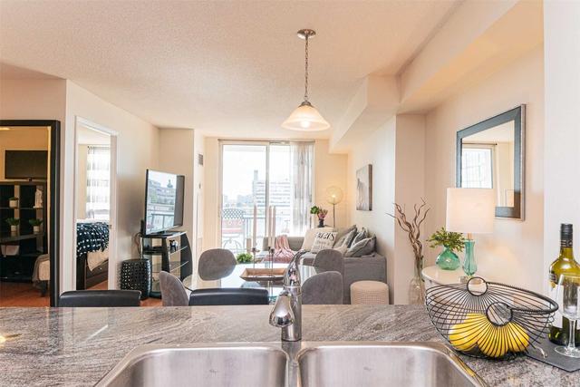 7i - 6 Rosebank Dr, Condo with 1 bedrooms, 1 bathrooms and 1 parking in Toronto ON | Image 2