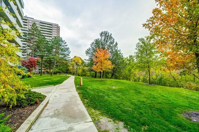 2010 - 260 Scarlett Rd, Condo with 3 bedrooms, 2 bathrooms and 1 parking in Toronto ON | Image 24