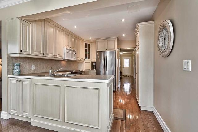 16 Neville Cres, House detached with 4 bedrooms, 3 bathrooms and 4 parking in Brampton ON | Image 32