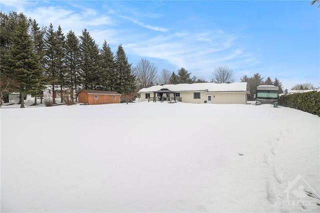 121 Cavanagh Drive, House detached with 3 bedrooms, 2 bathrooms and 12 parking in Ottawa ON | Image 20