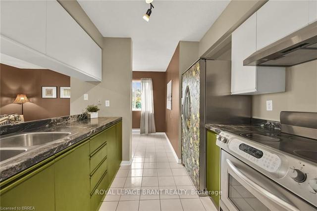 1 - 169 Bechtel St, Condo with 2 bedrooms, 1 bathrooms and 1 parking in Cambridge ON | Image 2