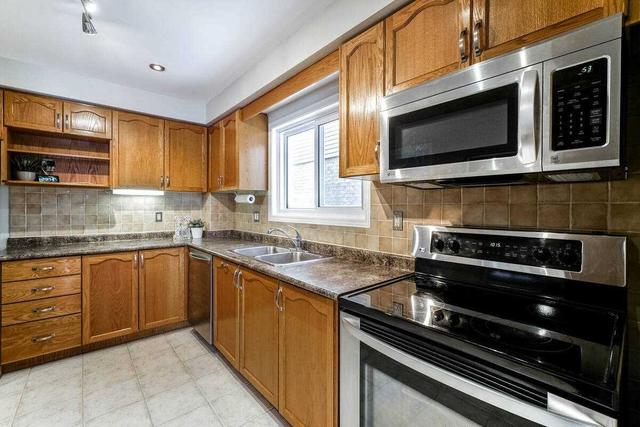 2445 Stefi Tr, House attached with 3 bedrooms, 2 bathrooms and 3 parking in Oakville ON | Image 8