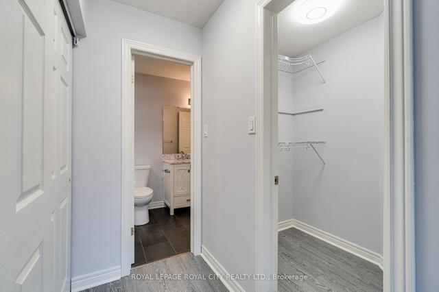 19 Thornton St, House attached with 2 bedrooms, 3 bathrooms and 2 parking in Guelph ON | Image 13