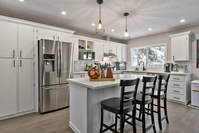 120 Oakwood Place Sw, House detached with 5 bedrooms, 2 bathrooms and 3 parking in Calgary AB | Image 7