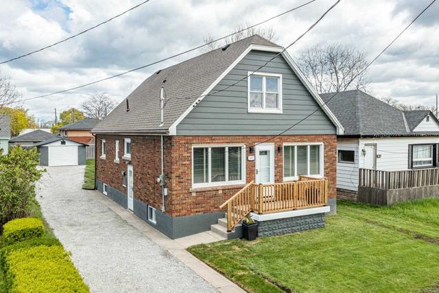 517 Rennie St, House detached with 3 bedrooms, 2 bathrooms and 4 parking in Hamilton ON | Image 1
