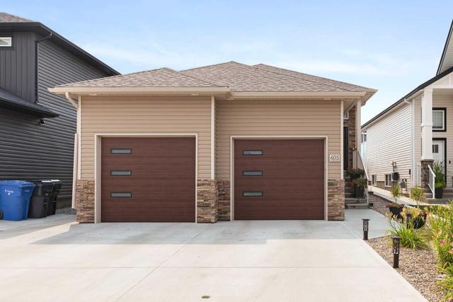 605 Somerside View Se, House detached with 3 bedrooms, 3 bathrooms and 4 parking in Medicine Hat AB | Image 2