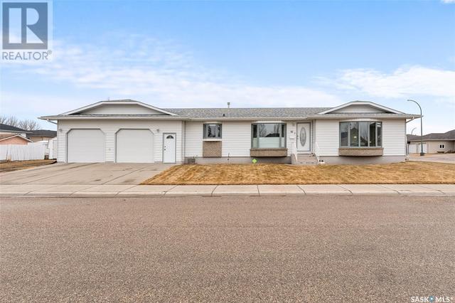 16 Marigold Crescent, Home with 5 bedrooms, 4 bathrooms and null parking in Moose Jaw SK | Image 1