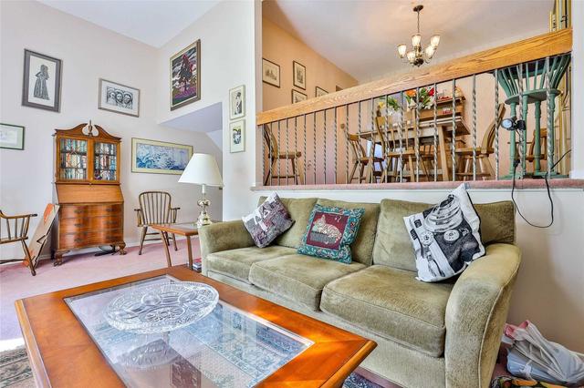 34 Vicora Linkway, Townhouse with 3 bedrooms, 2 bathrooms and 2 parking in Toronto ON | Image 35
