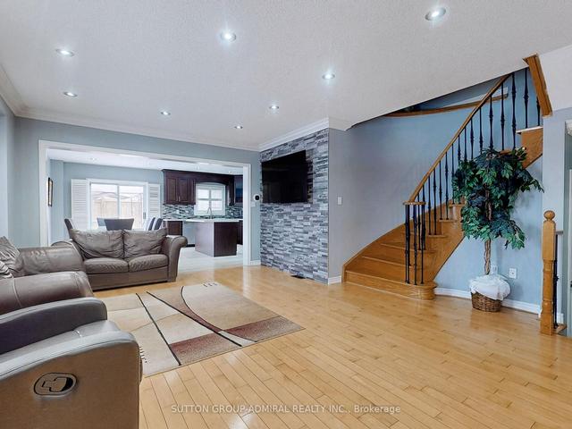 84 Agostino Cres, House semidetached with 3 bedrooms, 4 bathrooms and 4 parking in Vaughan ON | Image 38
