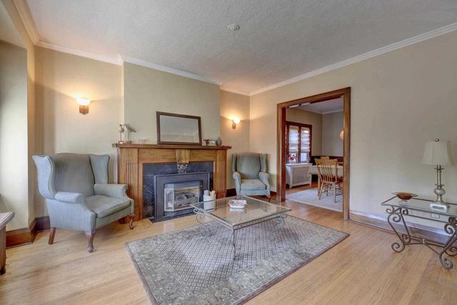 10 Sunnybrook Rd, House detached with 2 bedrooms, 2 bathrooms and 3 parking in Toronto ON | Image 23