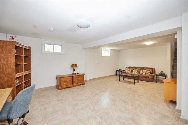 51 Oakland Dr, House detached with 4 bedrooms, 2 bathrooms and 6 parking in Hamilton ON | Image 17