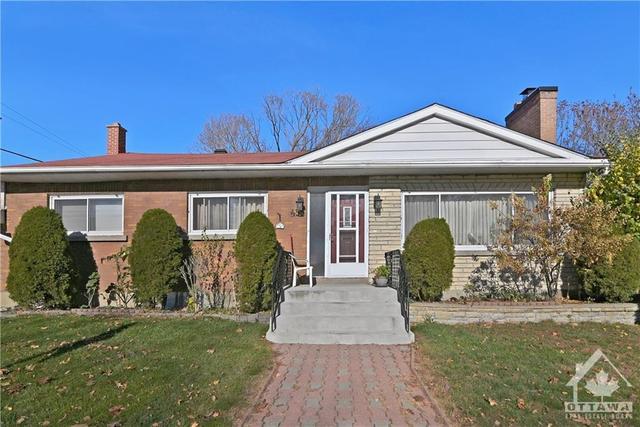 455 Dovercourt Avenue, House detached with 4 bedrooms, 2 bathrooms and 3 parking in Ottawa ON | Image 2