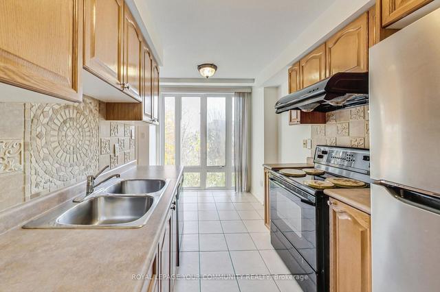 92 Dallimore Circ, House attached with 3 bedrooms, 4 bathrooms and 3 parking in Toronto ON | Image 3