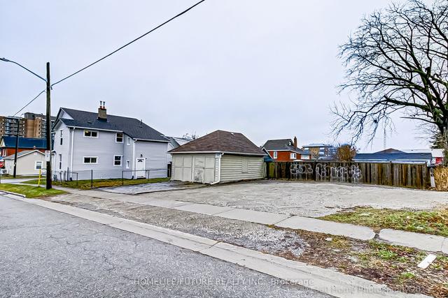 32 Brock St W, House detached with 5 bedrooms, 2 bathrooms and 10 parking in Oshawa ON | Image 22